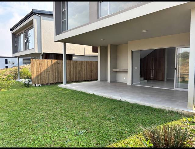 3 BEDROOM TOWNHOUSE FOR SALE IN PALM LAKES ESTATE